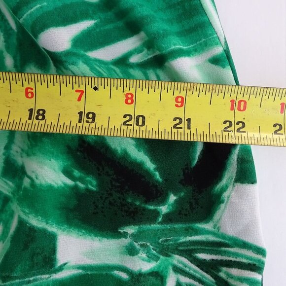 Zac and Rachel Tropical Shorts Pull-on Women Size L Green White Summer Vacation - Picture 7 of 9